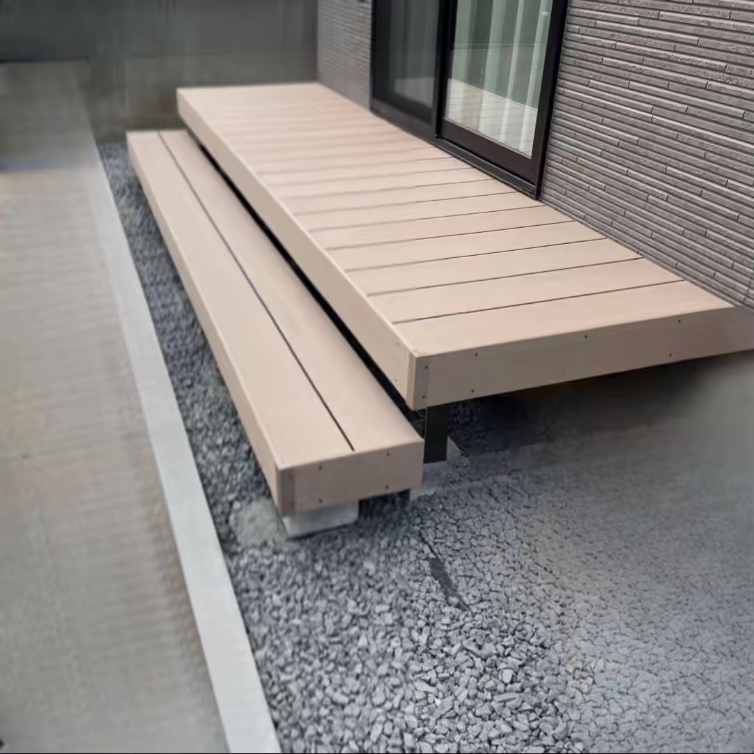 天然木（ウリン）ウッドデッキの施工例