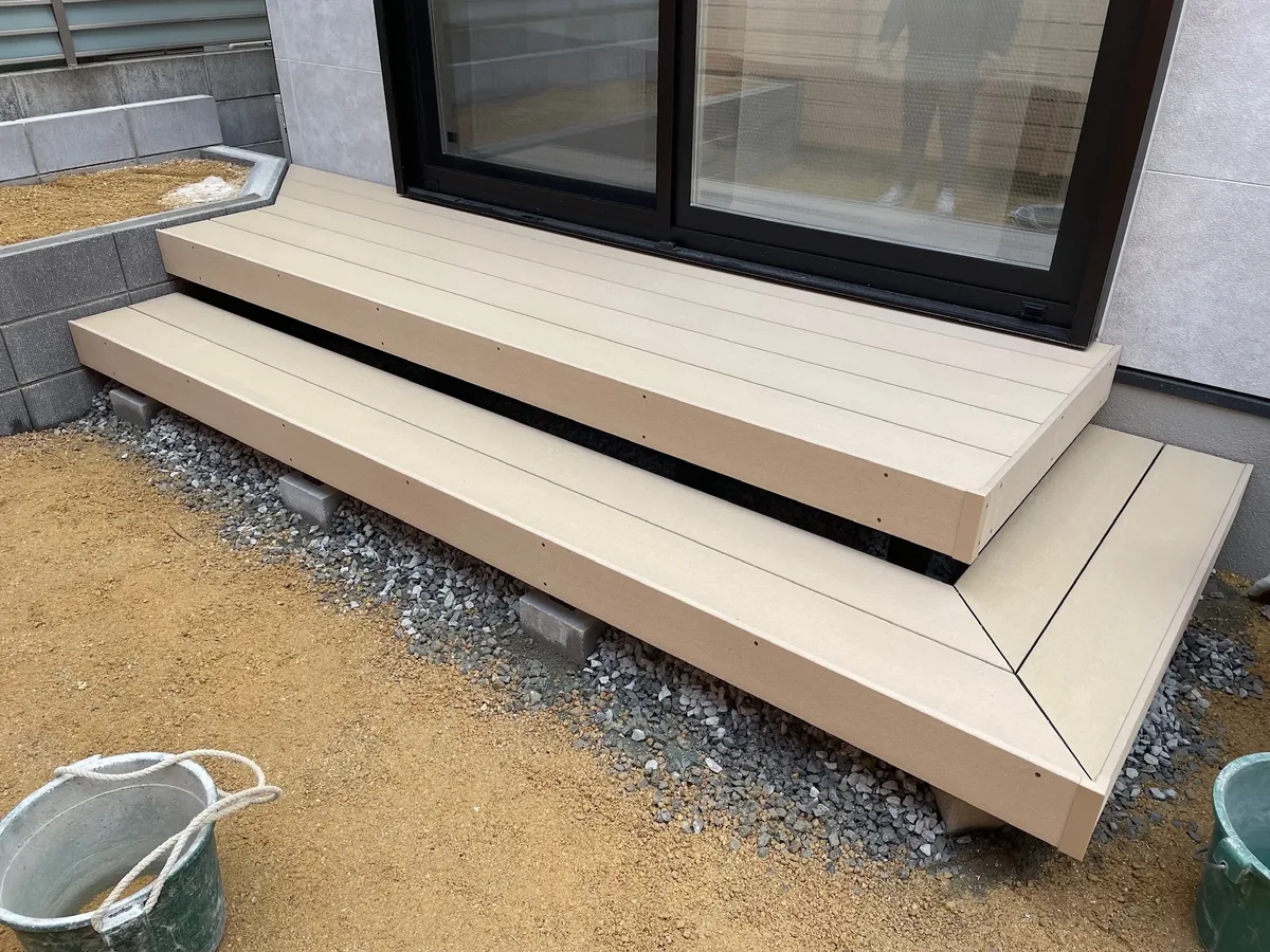 草津市 ウッドデッキ施工事例 テラス屋根セット